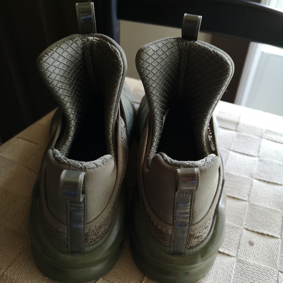 Shoes - Picture 2 of 3